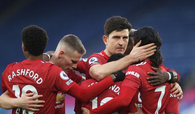 T1引援HLE上单与GEN下路，新赛季阵容引关注（T1补强：HLE上路与GEN下路加盟，新赛季阵容成焦点）