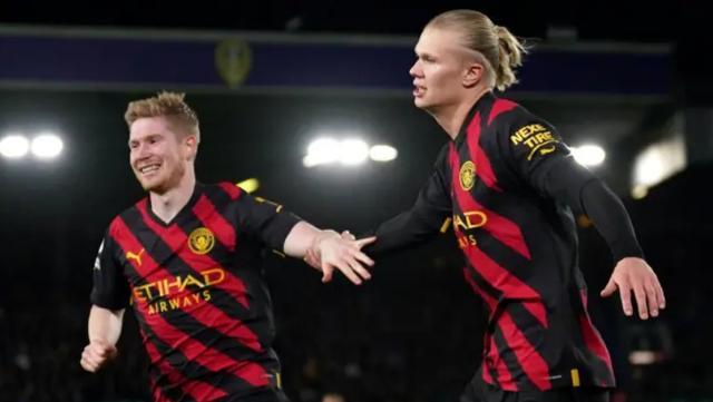 巴萨重返诺坎普进行公开训练，卡萨多：我梦想着在这里踢球（巴萨回归诺坎普开放训练，卡萨多：在这里踢球是我的梦想）