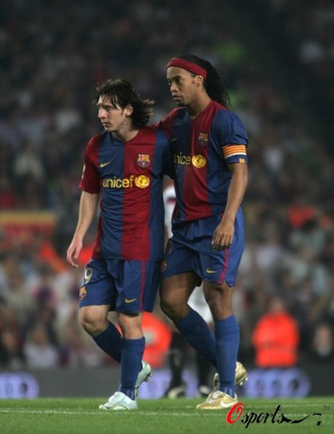 海港夺冠历程：上半程排第4，对BIG4仅取1分；下半程11胜2平2负（海港问鼎之路：前半程第4、对BIG4仅1分；后半程11胜2平2负）