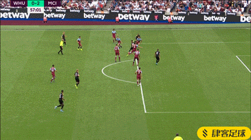 TA：曼城明夏可能签右后卫和右边锋，他们仍在关注利夫拉门托（TA称曼城明夏或引进右后卫与右边锋，仍关注利夫拉门托）