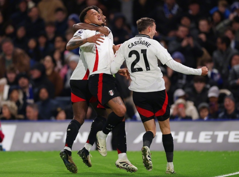 赫内斯遭拜仁球迷横幅抗议！前者近期曾呼吁废除50+1政策（呼吁废除50+1后，赫内斯遭拜仁球迷横幅抗议）