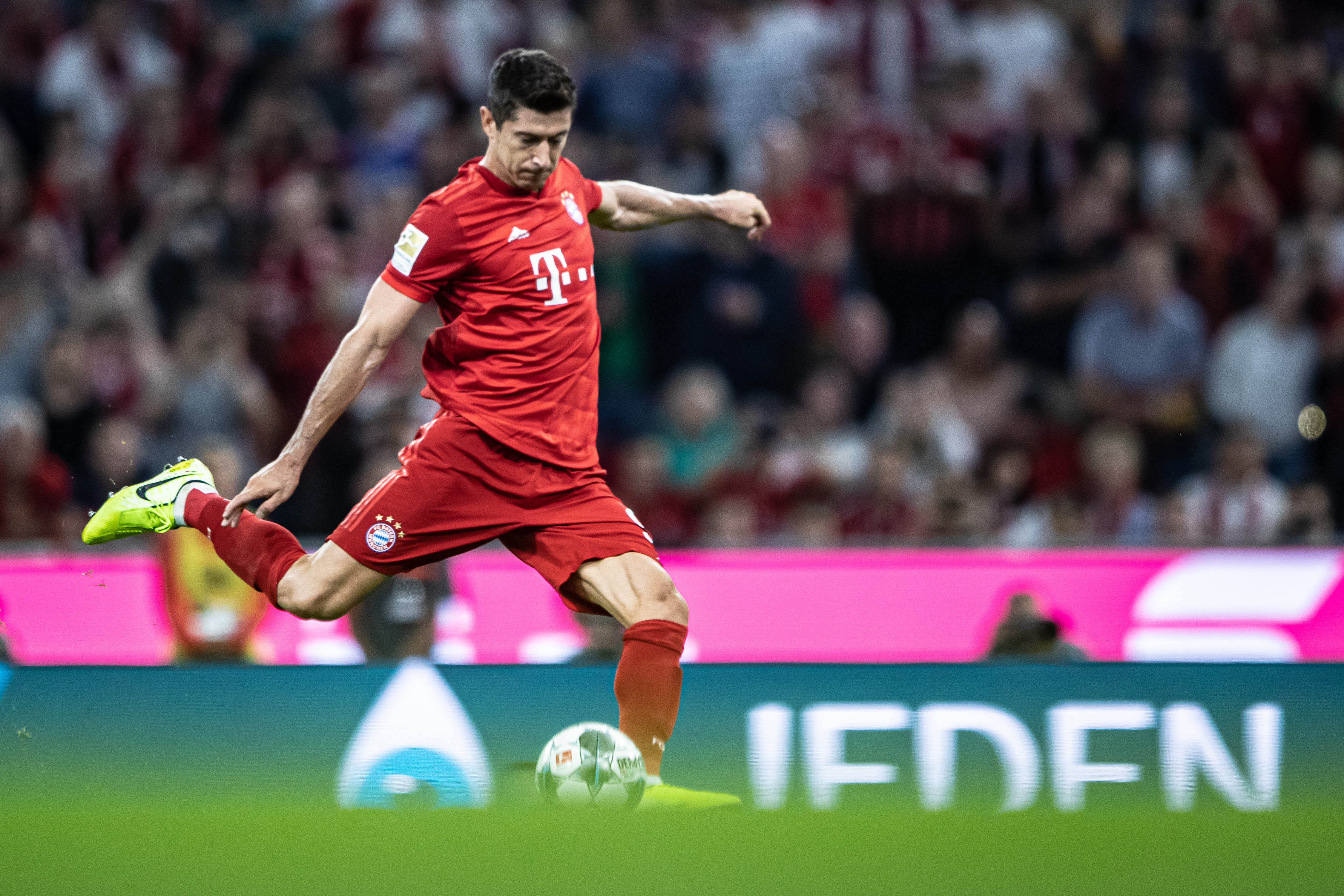 消息人士坚称利物浦正努力留住这位球星，而水晶宫则在为格伊转会红军后的未来做打算。（利物浦全力挽留球星，水晶宫为格伊投奔红军提前布局）