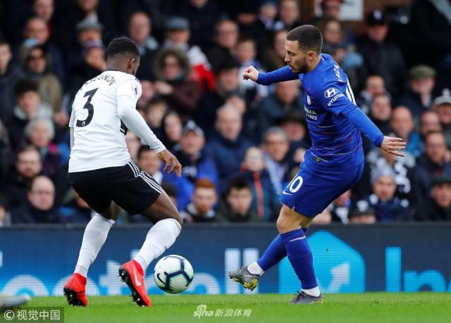 前锋连续两轮破门，全队士气高涨（前锋连场建功，球队士气飙升）