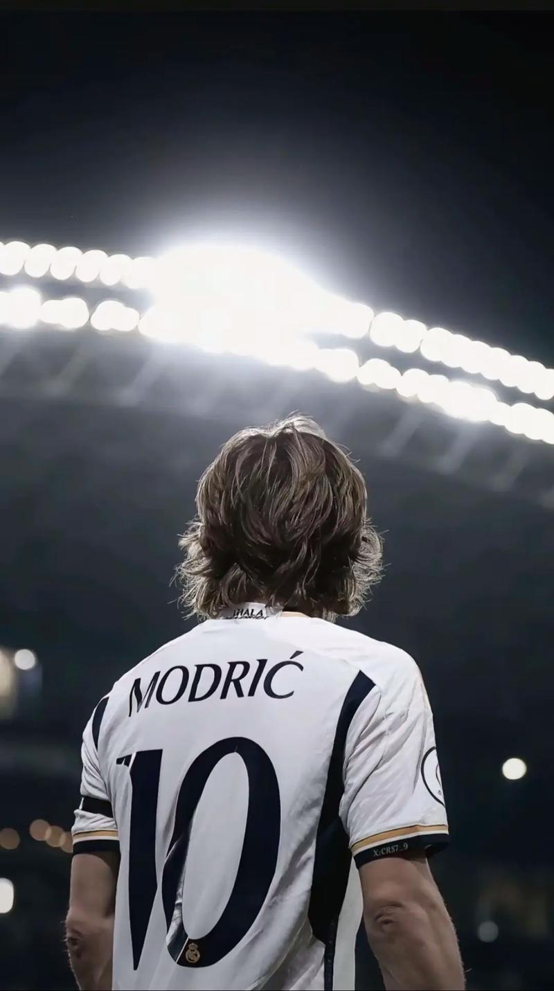 意天空：迪乌夫在国米逐渐展现影响力，或成邓弗里斯合适替补（意大利天空体育：迪乌夫在国米存在感上升，有望担任邓弗里斯可靠替补）