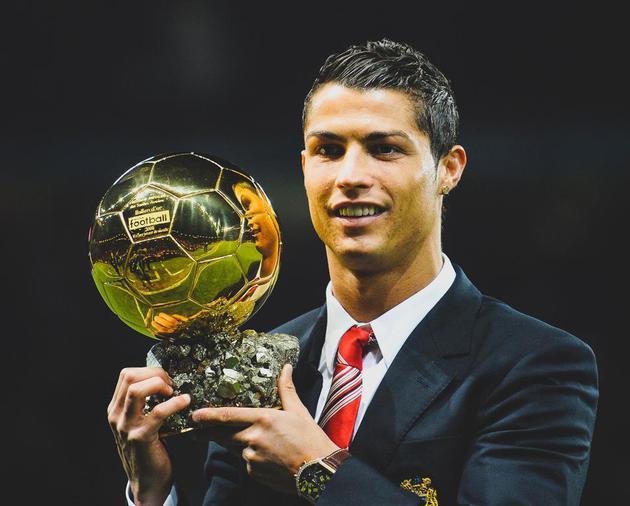 莱万：我对助攻感到高兴；球迷应该会满意我们的表现（莱万：助攻让我很开心，球迷应该会对我们的表现满意）